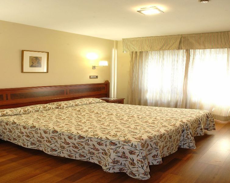 Reyes Catolicos Hotel Севиля Стая снимка